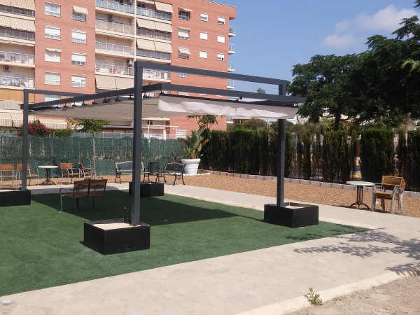 Jardín con sombra